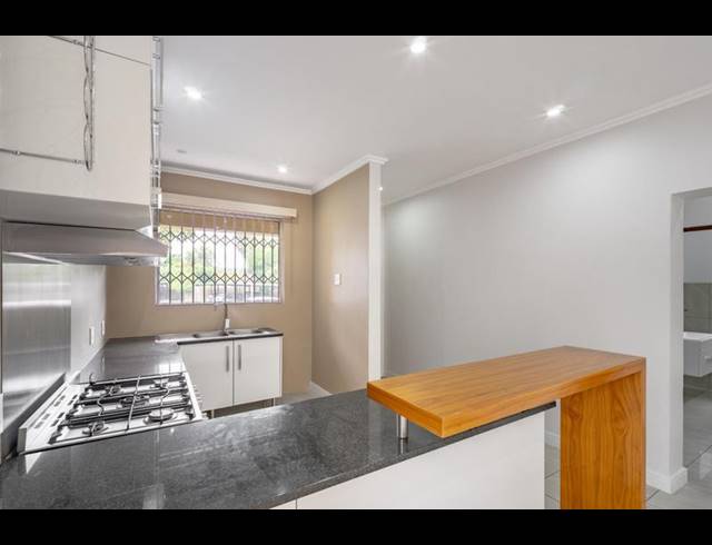 3 BEDROOM APARTMENT FOR SALE IN BRYANSTON
